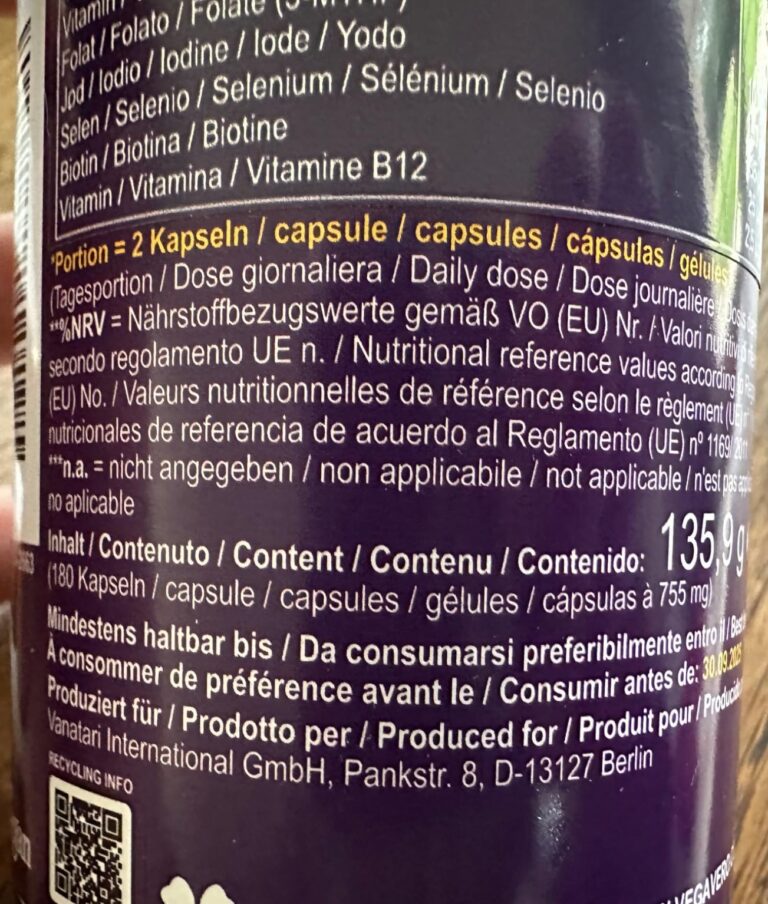 Gros plan sur l'étiquette du produit, montrant les ingrédients et les informations nutritionnelles.