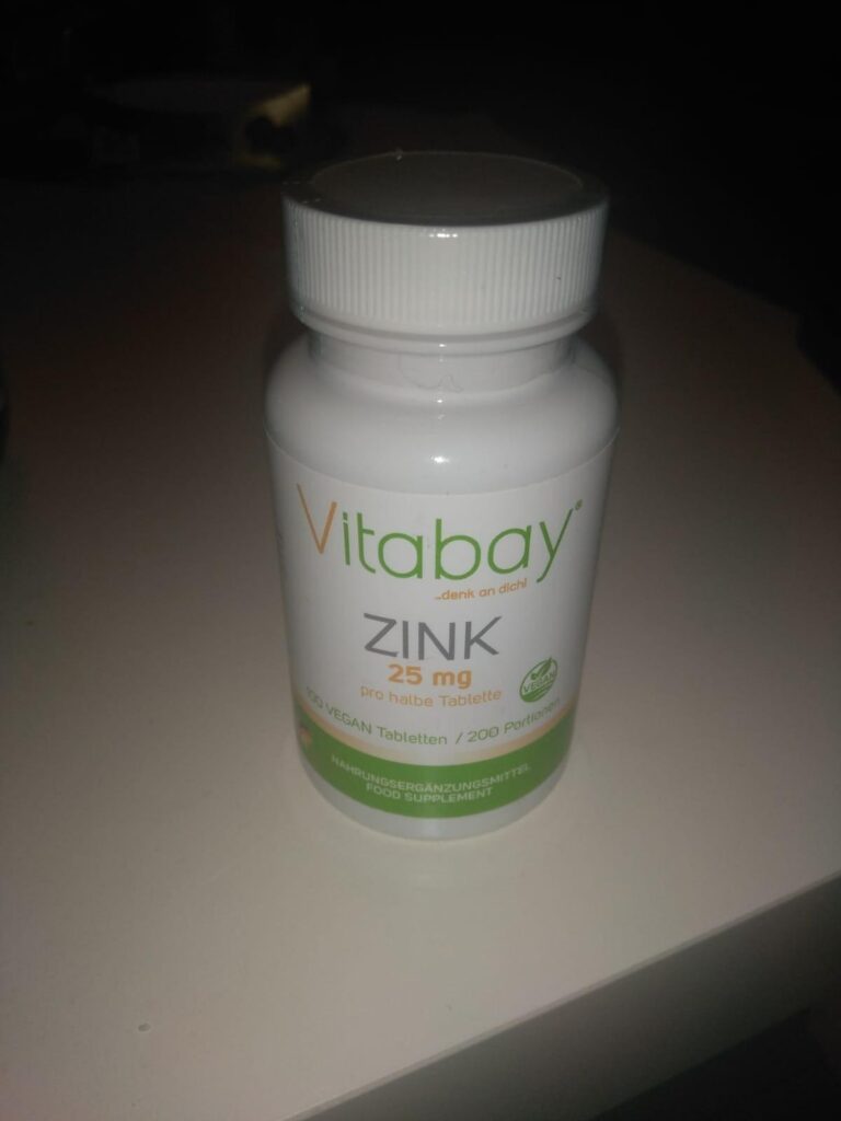 Le pot de compléments alimentaires Vitabay Zink 25mg sur un fond clair.
