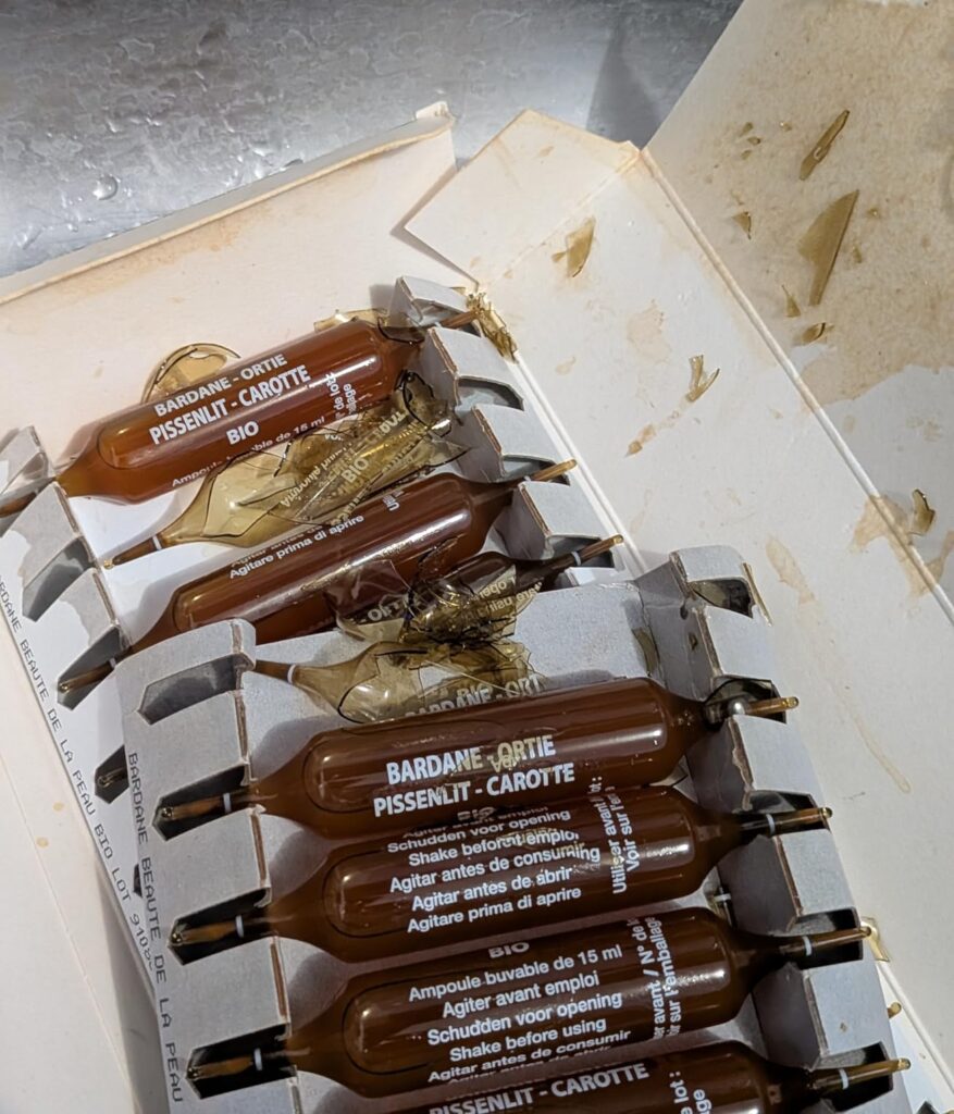 D'autres ampoules, dans l'emballage, avec texte lisible