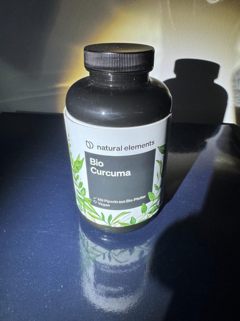 Flacon de curcuma Bio de la marque Natural Elements, vu de face.