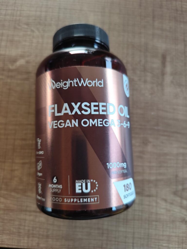 Flacon de capsules d'huile de lin sur fond en bois