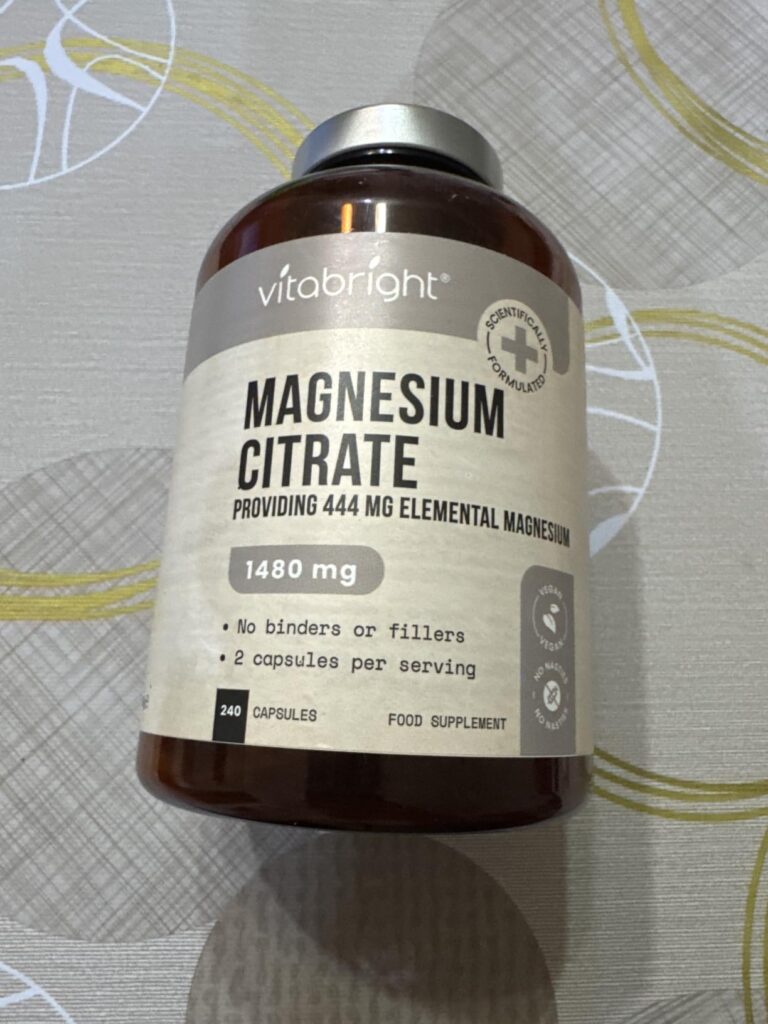 Bouteille de citrate de magnésium de la marque Vitabright, vue de face sur un fond clair.