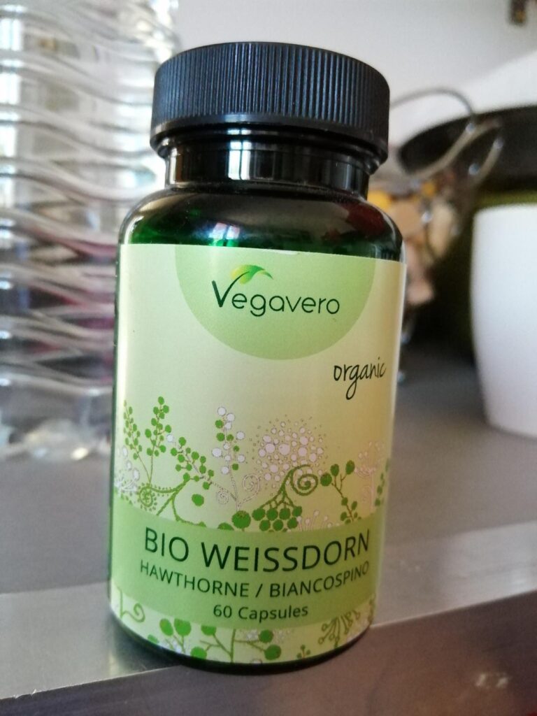 flacon de complément alimentaire Vegavaro Organic Weissdorn sur fond neutre