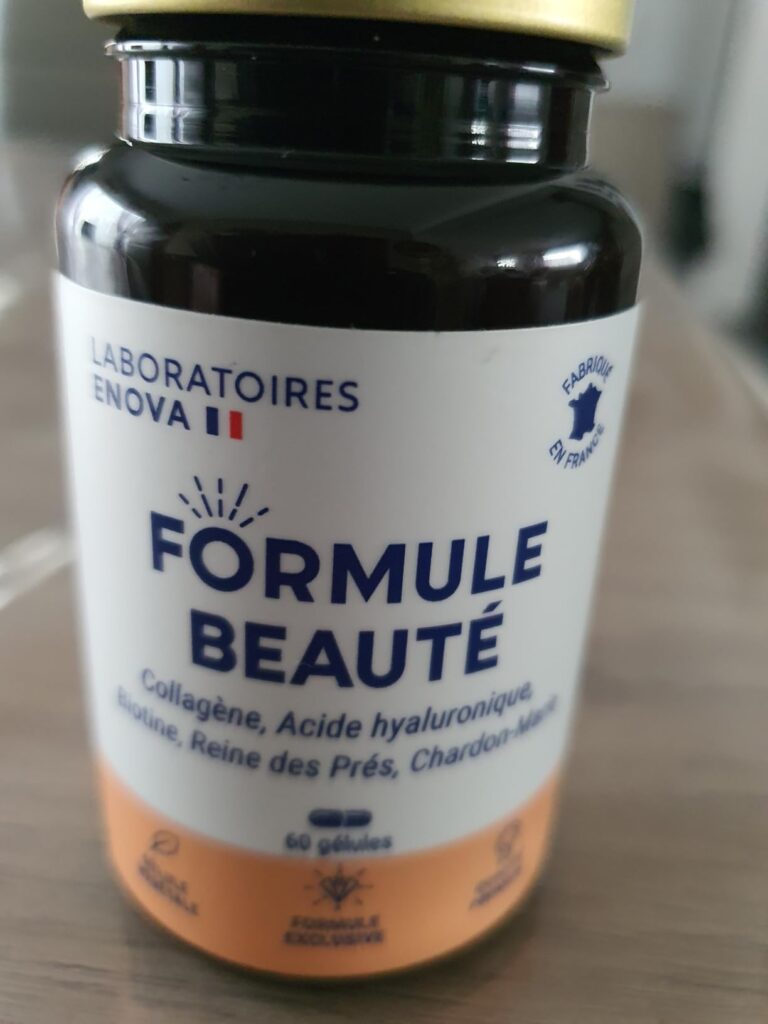 Flacon de complément alimentaire présenté de face, avec l'étiquette principale bien visible.