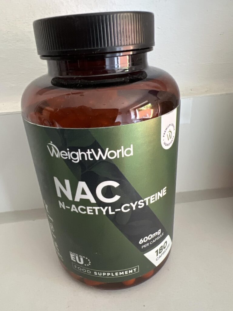 Bouteille de NAC WeightWorld vue de face, prise légèrement de biais. Le visuel 0 montre le même produit, sous un angle différ...