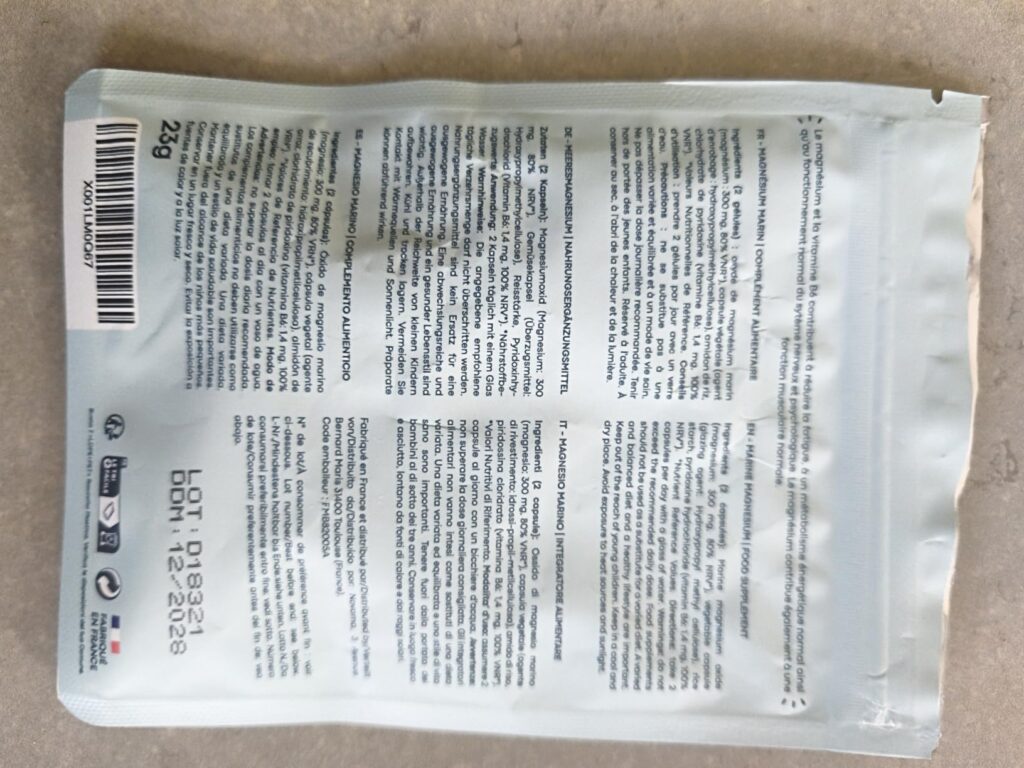 Vue de dos du sachet de Magnésium Marin, avec la liste des ingrédients et la date de péremption.