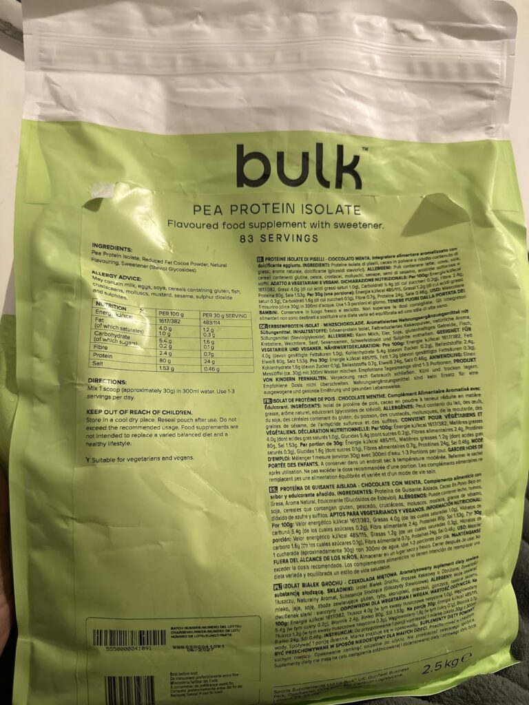 Vue d'ensemble du sachet de protéines Bulk Pea Protein Isolate, côté informations nutritionnelles et ingrédients.