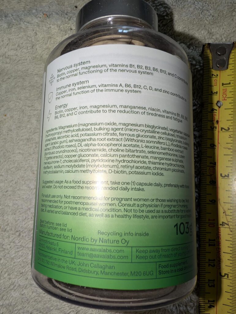 Partie arrière du flacon de compléments alimentaires avec un ruban de mesure. Vue similaire au visuel 0.