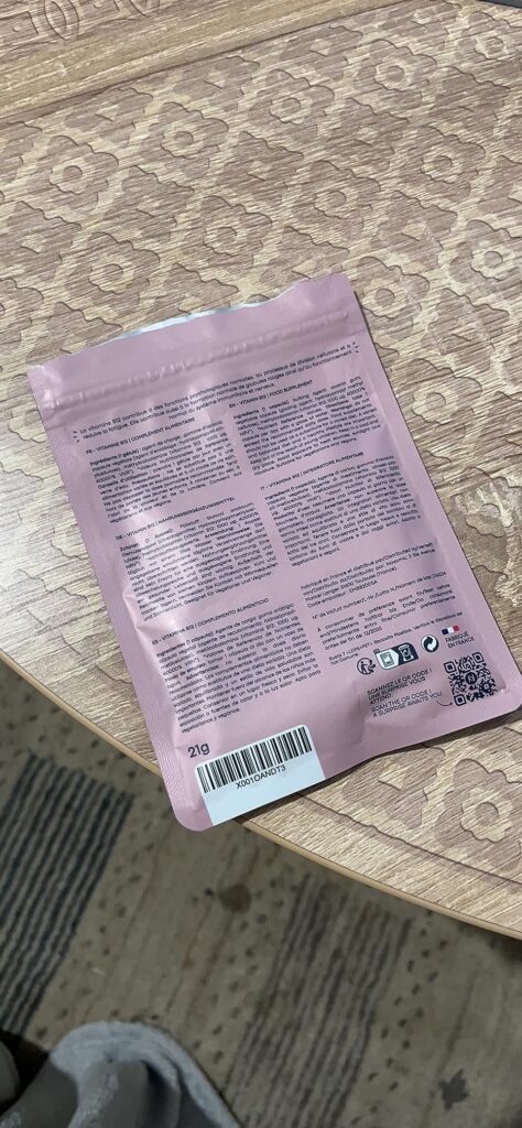 Vue arrière du sachet de compléments alimentaires, montrant les informations nutritionnelles et les allégations.