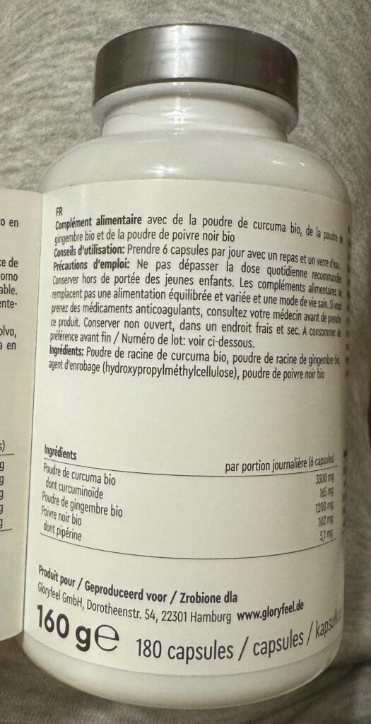 Le dos du flacon, avec des informations en français.