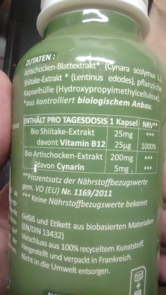 Détail de l'étiquette du flacon de compléments alimentaires, avec la liste des ingrédients et les valeurs nutritionnelles.