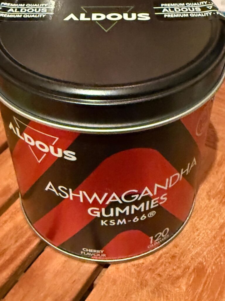 Boîte de bonbons gélifiés Ashwagandha, vue légèrement de dessus