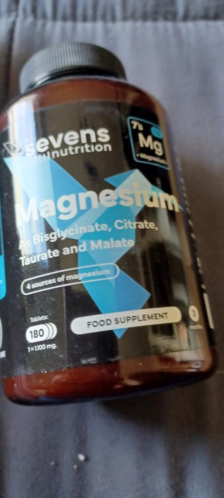 Bouteille de magnésium Sevens Nutrition vue de face, avec un angle légèrement différent du visuel 0