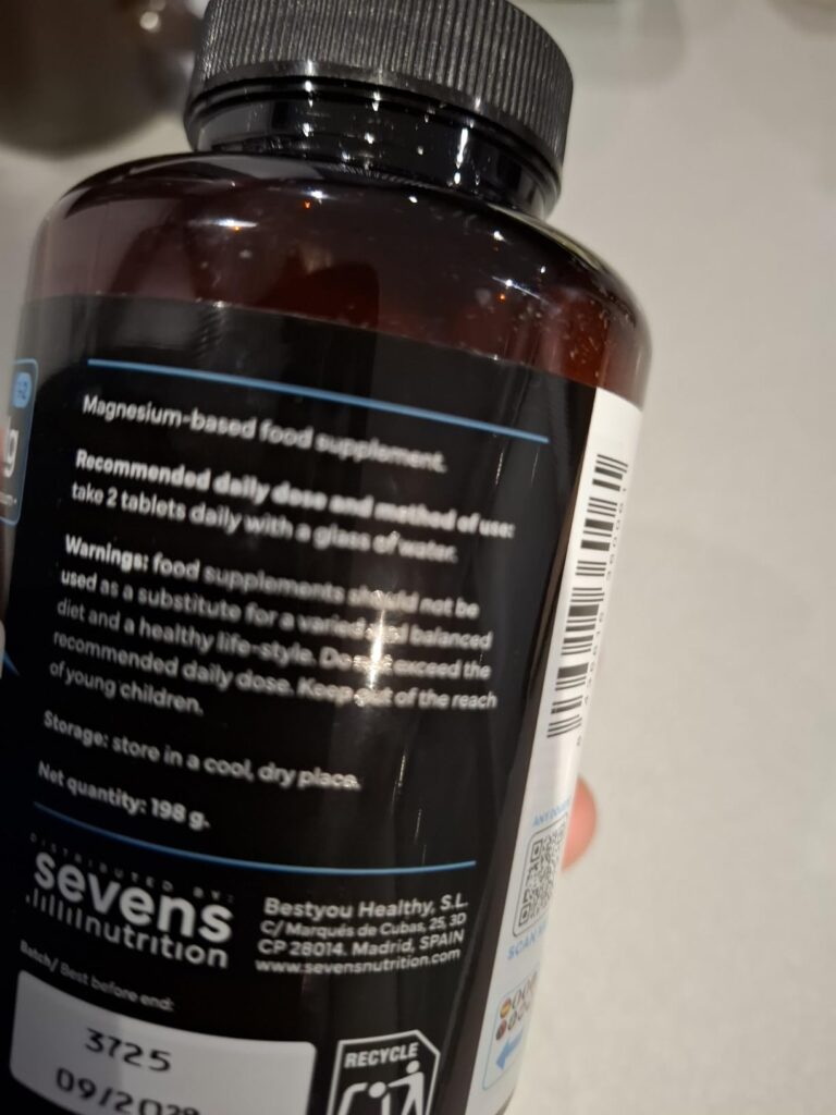 Bouteille de magnésium Sevens Nutrition vue de côté, montrant les informations nutritionnelles et d'utilisation
