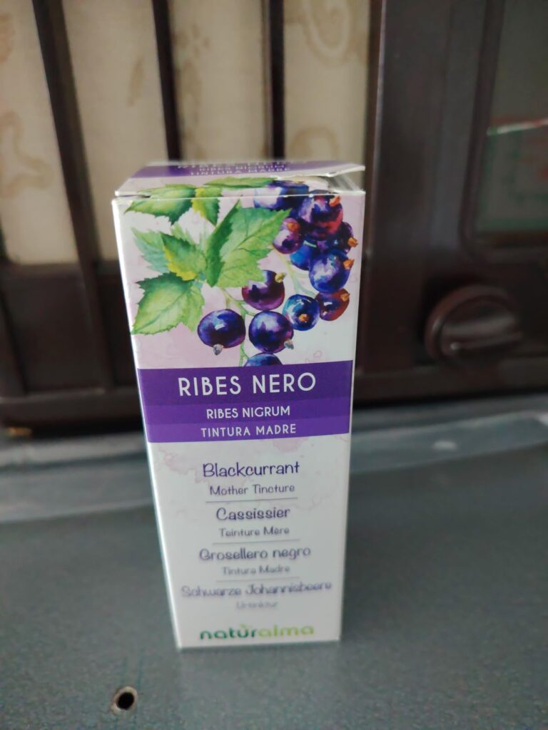 Le packaging du produit, un carton fin, présenté de face, même visuel que le visuel 0.