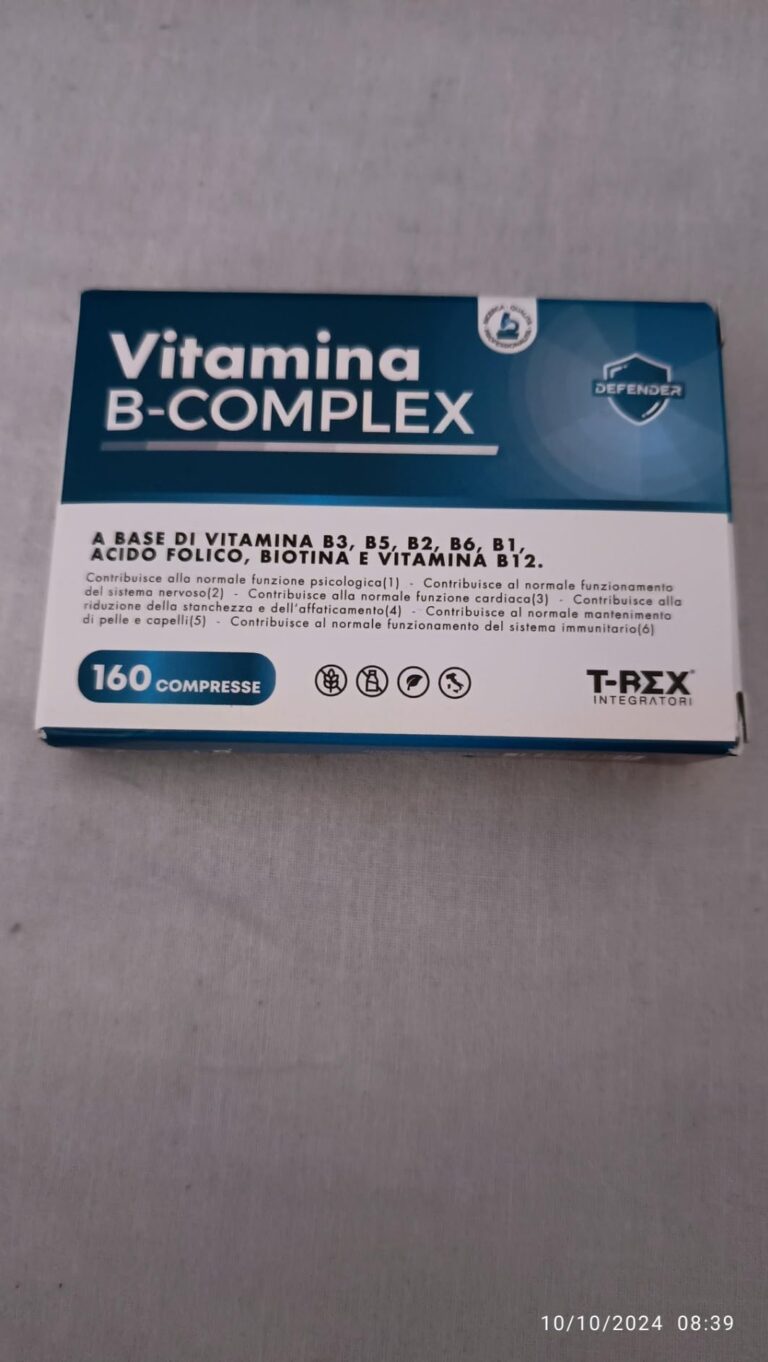 Boîte du produit Vitamina B-Complex vue de face, posée sur une surface grise.
