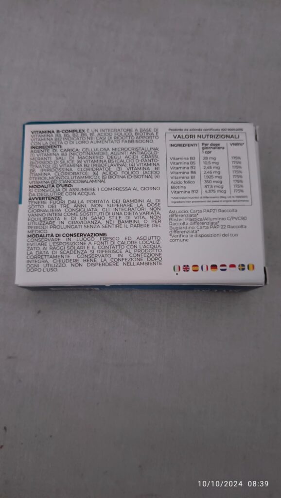 Vue arrière de la boîte du produit, montrant les informations nutritionnelles et les ingrédients en italien.