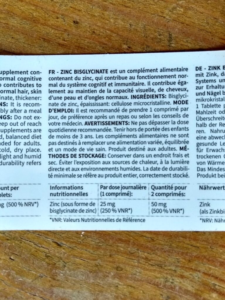 Informations nutritionnelles et conseils d'utilisation en français, anglais et allemand, lisibles sur l'étiquette du flacon.