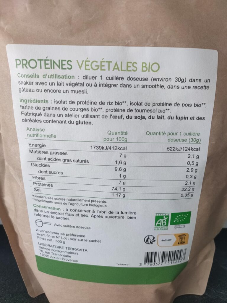 Vue détaillée de l'arrière du sac, montrant le tableau nutritionnel et les informations sur les ingrédients et l'utilisation.