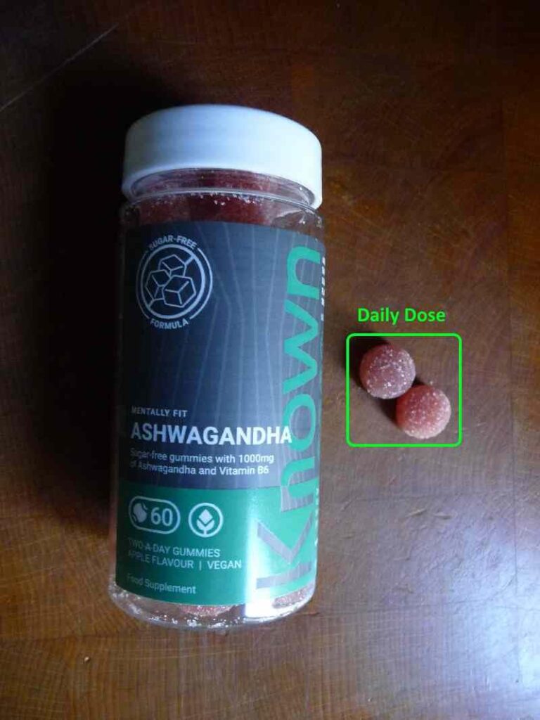 Bouteille d'Ashwagandha et deux gommes à côté, avec une annotation de dosage.
