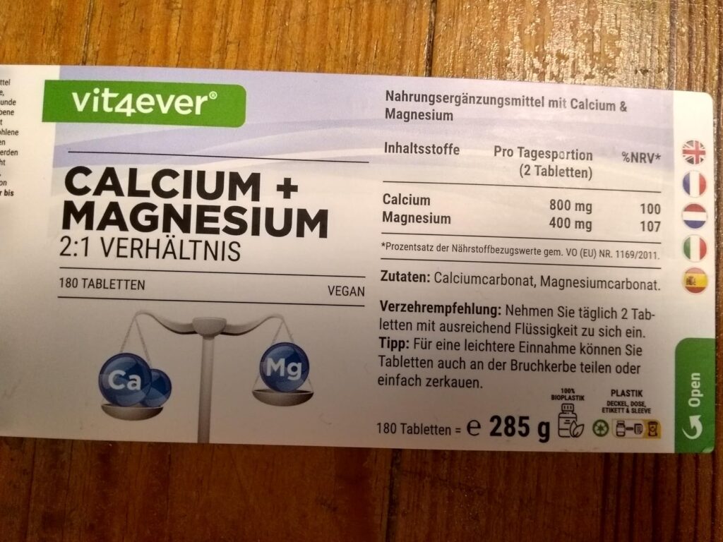 Étiquette du produit avec informations nutritionnelles et posologie.