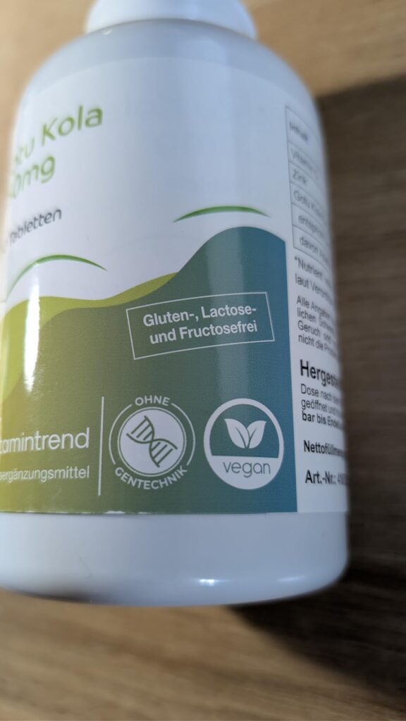 Détail de l'étiquette de la bouteille Vitamintrend Gotu Kola, montrant les allégations sans gluten, sans lactose, sans fructo...