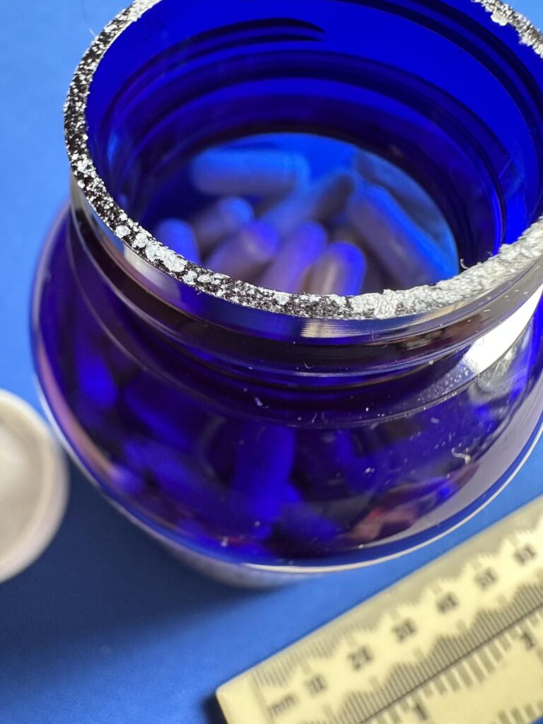 Vue en plongée du flacon de Phosphatidylserine, avec les gélules à l'intérieur. Le flacon est le même que précédemment.