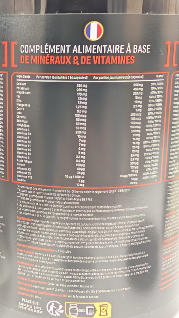 Partie latérale du flacon montrant la liste des ingrédients et les informations nutritionnelles du complément alimentaire.