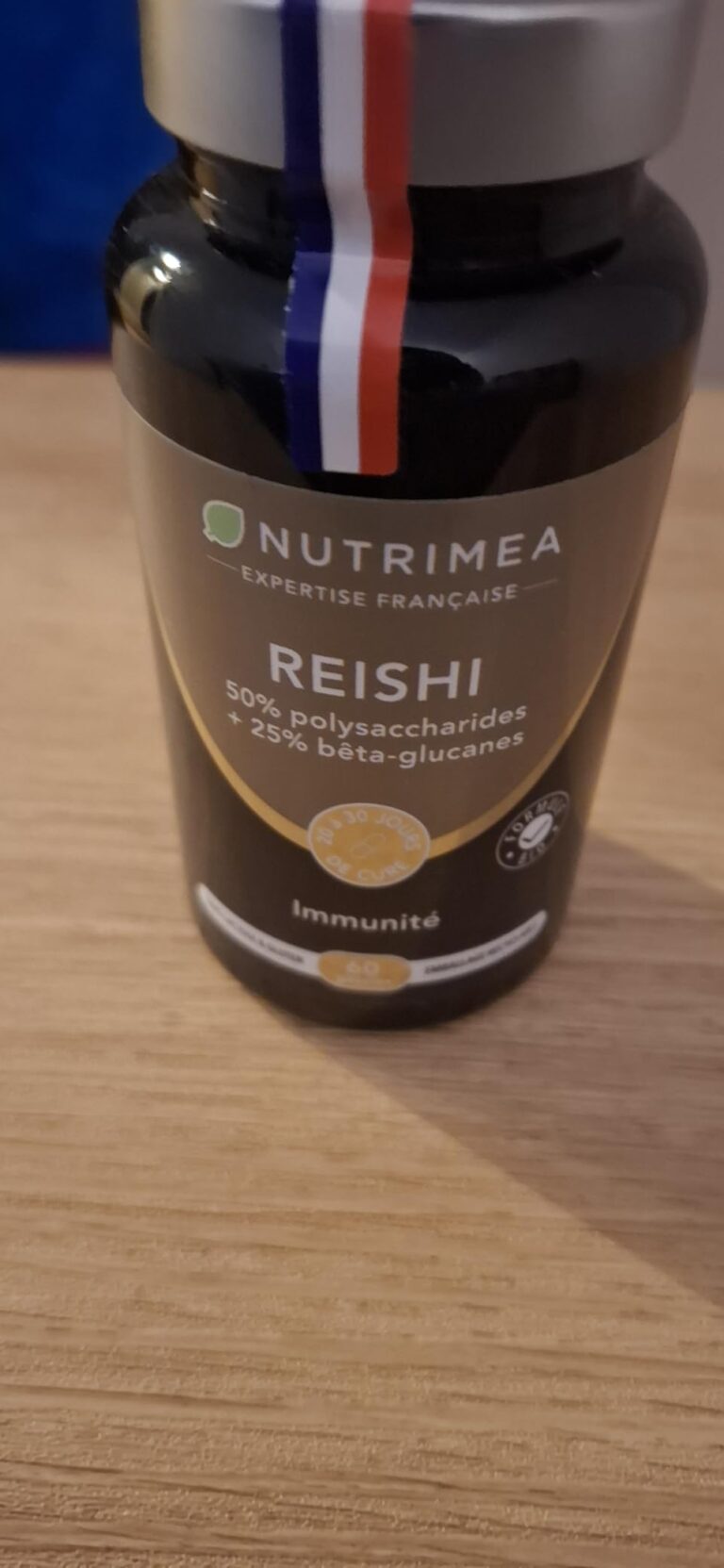 Bouteille de compléments alimentaires, vue de face.