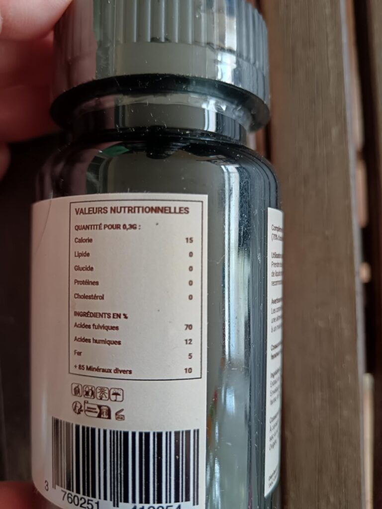 L'arrière de la bouteille de Shilajit, montrant les valeurs nutritionnelles et les ingrédients.