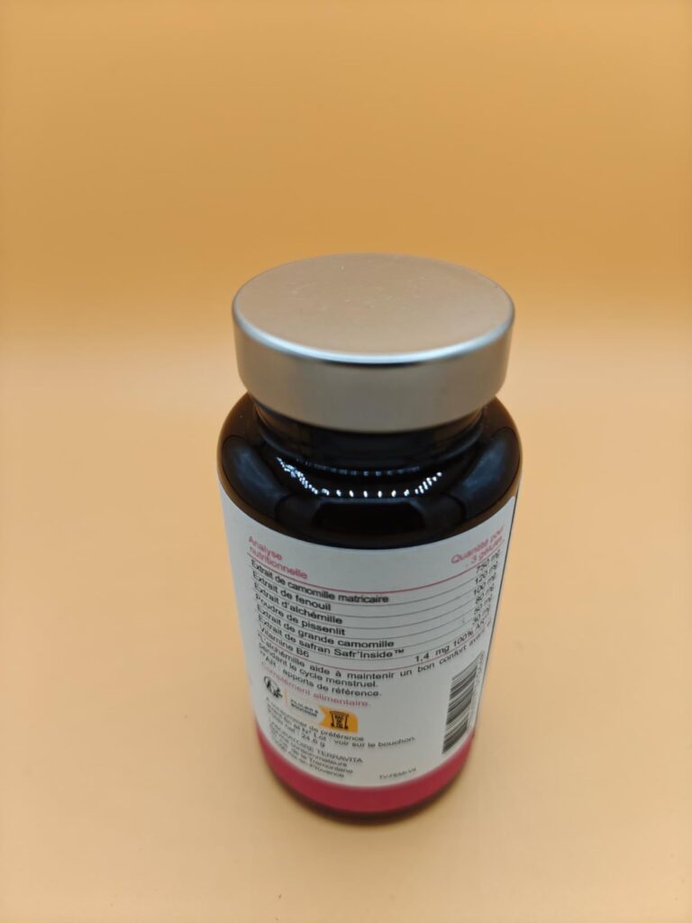 Flacon de gélules sur fond uni beige, montrant les informations nutritionnelles