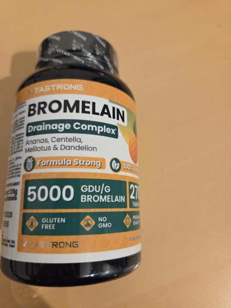 Bouteille de BROMELAIN posée sur une table, vue de face. Similaire à l'image 0.