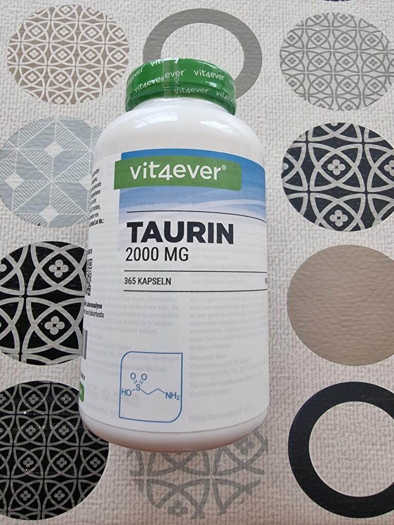 Bouteille de compléments alimentaires 'Taurin 2000 MG' de la marque Vit4ever, vue de face sur un fond décoratif.