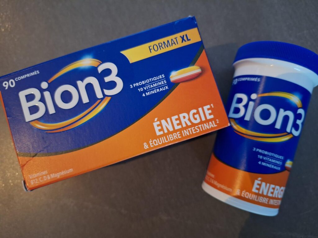 Boîte de Bion3 et flacon de Bion3 sur un fond sombre.