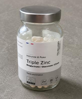 Vue du pot de zinc sur une table gris clair. C'est le même visuel que le numéro 0 mais d'un angle différent