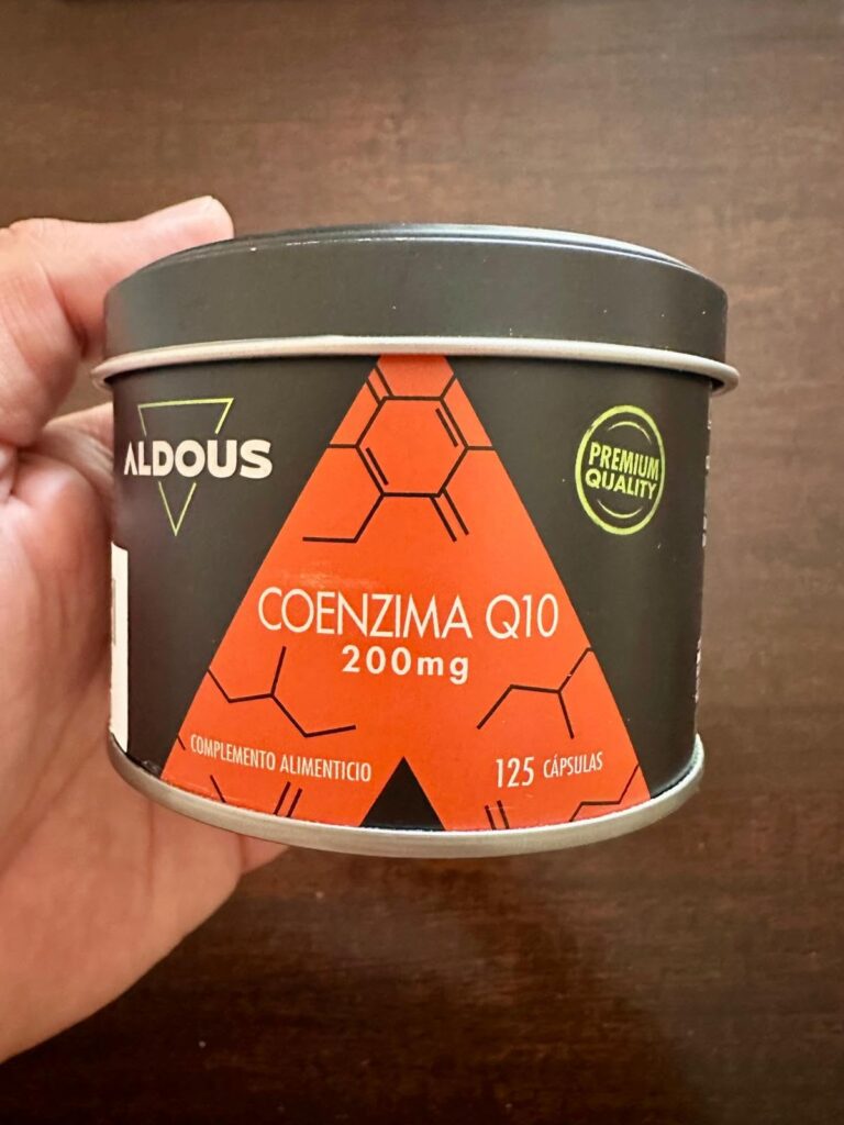 Vue générale du pot de suppléments Aldous Bio Coenzima Q10, avec le design de l'étiquette.
